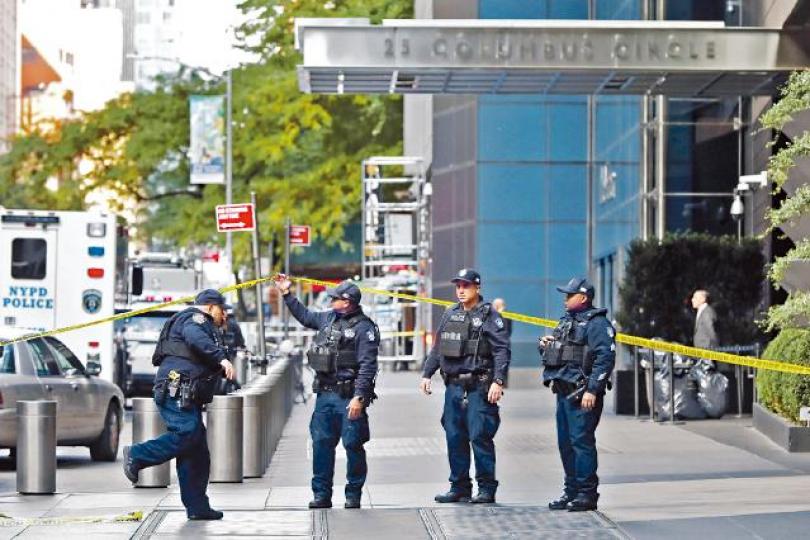 CNN辦公室接到郵件炸彈後緊急疏散員工。美聯社 CNN辦公室接到郵件炸彈後緊急疏散員工。美聯社