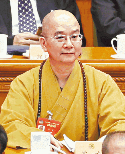 中國佛教協會前會長釋學誠涉性侵女弟子,北京公安接手調查。釋學誠與母親在北京龍泉寺的合照。 中國佛教協會前會長釋學誠涉性侵女弟子,北京公安接手調查。釋學誠與母親在北京龍泉寺的合照。
