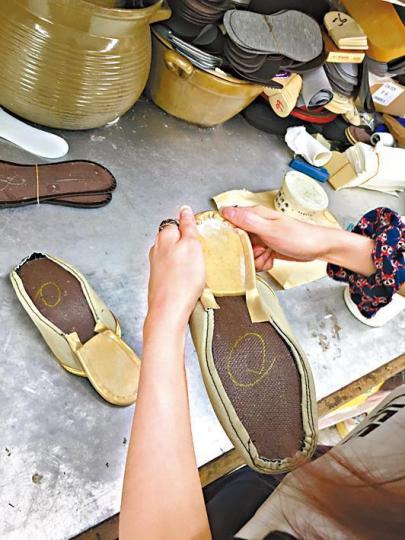製作鞋身是最困難部份,不少學員對此工序沒興趣而放棄。 製作鞋身是最困難部份,不少學員對此工序沒興趣而放棄。
