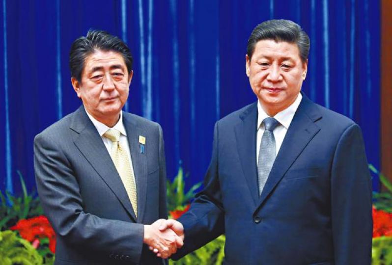 【2014年】習出席亞太經合組織會議時被指黑面見安倍。 【2014年】習出席亞太經合組織會議時被指黑面見安倍。
