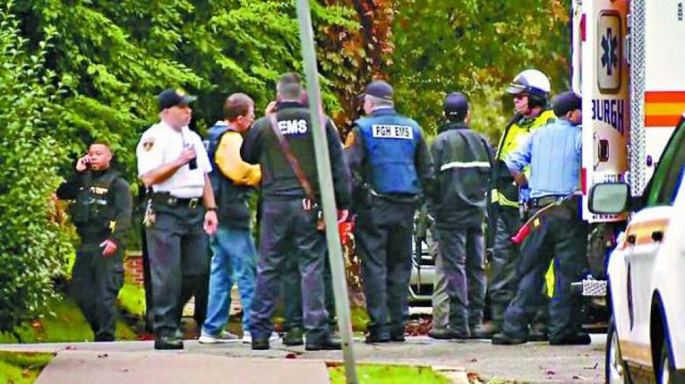 警員在猶太教堂附近調查槍擊事件。互聯網 警員在猶太教堂附近調查槍擊事件。互聯網