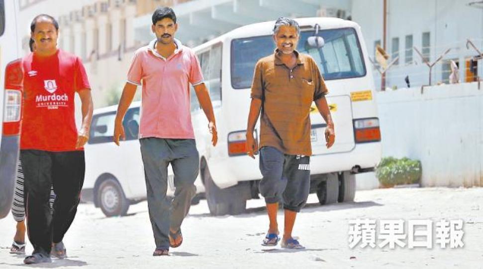 杜拜有九成人口來自外地,貧民窟中的外勞薪金最低。 杜拜有九成人口來自外地,貧民窟中的外勞薪金最低。