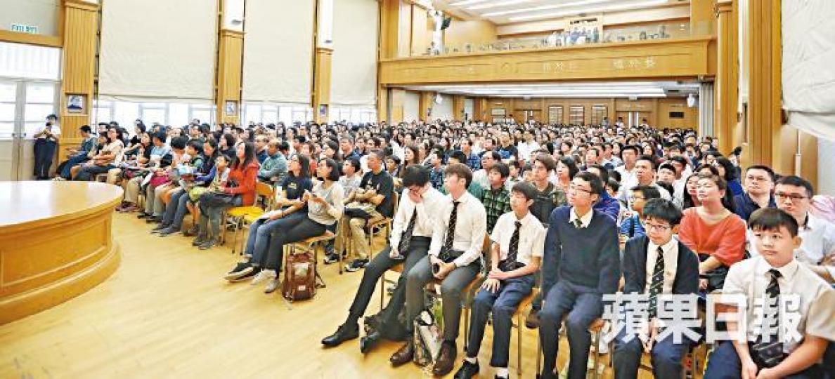 【2場簡介會2,000人出席】聖保羅書院昨日2場簡介會,破紀錄有逾2千人出席。陳善南攝聖保羅書院是傳統直資名校,吸引大批家長出席簡介會。 【2場簡介會2,000人出席】聖保羅書院昨日2場簡介會,破紀錄有逾2千人出席。陳善南攝聖保羅書院是傳統直資名校,吸引大批家長出席簡介會。