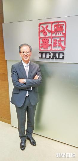 余振昌回顧39年廉署生涯,直言這是極具挑戰及孤單的路。謝明明攝私煙案證人徐道仁(左圖)1994年在新加坡被殺,之前其保時捷座駕曾被撞。殺害徐的兇手鄭會耀最終落網。 余振昌回顧39年廉署生涯,直言這是極具挑戰及孤單的路。謝明明攝私煙案證人徐道仁(左圖)1994年在新加坡被殺,之前其保時捷座駕曾被撞。殺害徐的兇手鄭會耀最終落網。