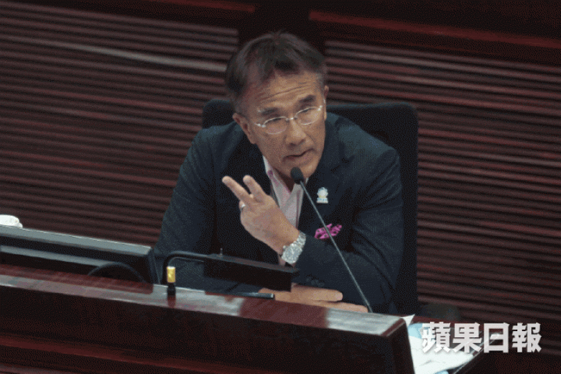 田北辰狠批港鐵弄錯賠償對象,並指當日受影響為上班人士,建議於平日提供兩折票價優惠作補償。何頴賢攝 田北辰狠批港鐵弄錯賠償對象,並指當日受影響為上班人士,建議於平日提供兩折票價優惠作補償。何頴賢攝