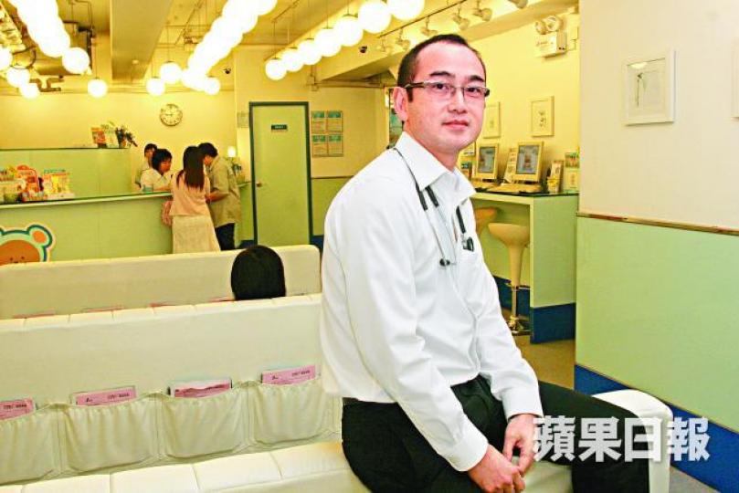 幼子鄒重璂創立天一醫療機構成名。鄒文懷與正室袁曦華(中)誕下一女鄒重珩(右)。女作家伍淑芳為鄒文懷誕下兩子後不久離世。長子鄒重玨現為美國木土工程師。 幼子鄒重璂創立天一醫療機構成名。鄒文懷與正室袁曦華(中)誕下一女鄒重珩(右)。女作家伍淑芳為鄒文懷誕下兩子後不久離世。長子鄒重玨現為美國木土工程師。