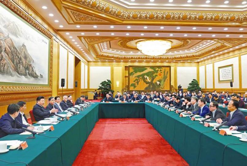 習近平率四名中共政治局常委及大批財金官員出席座談會,「三面包抄」民企代表。新華社小米創辦人雷軍和百度CEO李彥宏現身會場。騰訊CEO馬化騰(前排中)於首排座位就坐。 習近平率四名中共政治局常委及大批財金官員出席座談會,「三面包抄」民企代表。新華社小米創辦人雷軍和百度CEO李彥宏現身會場。騰訊CEO馬化騰(前排中)於首排座位就坐。