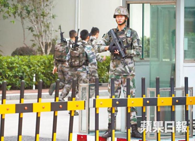 駐港解放軍軍營實行封閉式管理。 駐港解放軍軍營實行封閉式管理。