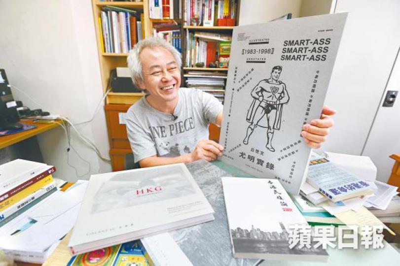 老闆陳國華認為市面書籍質素參差,好書反而難以佔據主流書店當眼位置。代理港台書籍為主的「里人文化」近七萬本書囤積倉庫,面對業界寒冬,決定本月起開倉散貨。王子俊攝開倉的消息成功吸引書迷光顧,令陳國華對生意重燃希望。 老闆陳國華認為市面書籍質素參差,好書反而難以佔據主流書店當眼位置。代理港台書籍為主的「里人文化」近七萬本書囤積倉庫,面對業界寒冬,決定本月起開倉散貨。王子俊攝開倉的消息成功吸引書迷光顧,令陳國華對生意重燃希望。