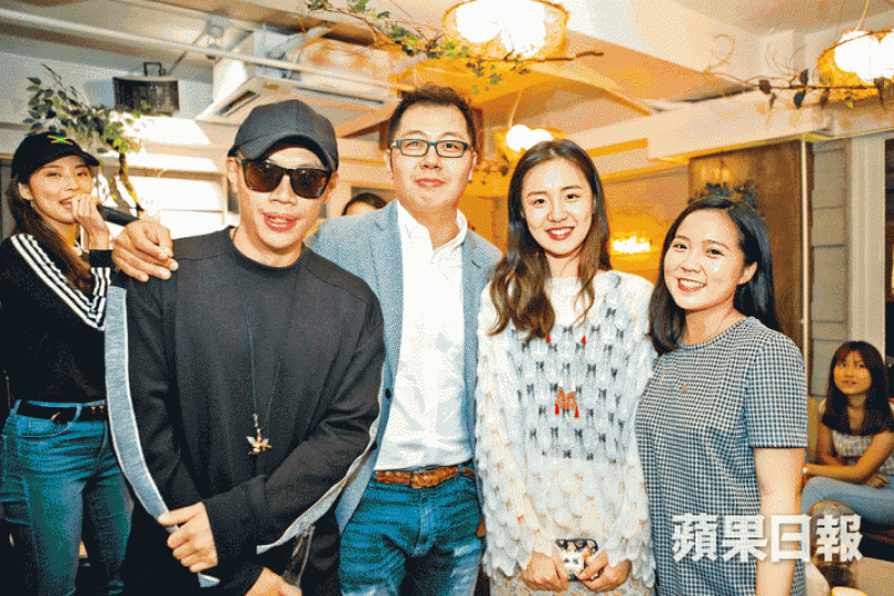 Keith(左二)是今次黑男來港的幕後功臣。 Keith(左二)是今次黑男來港的幕後功臣。