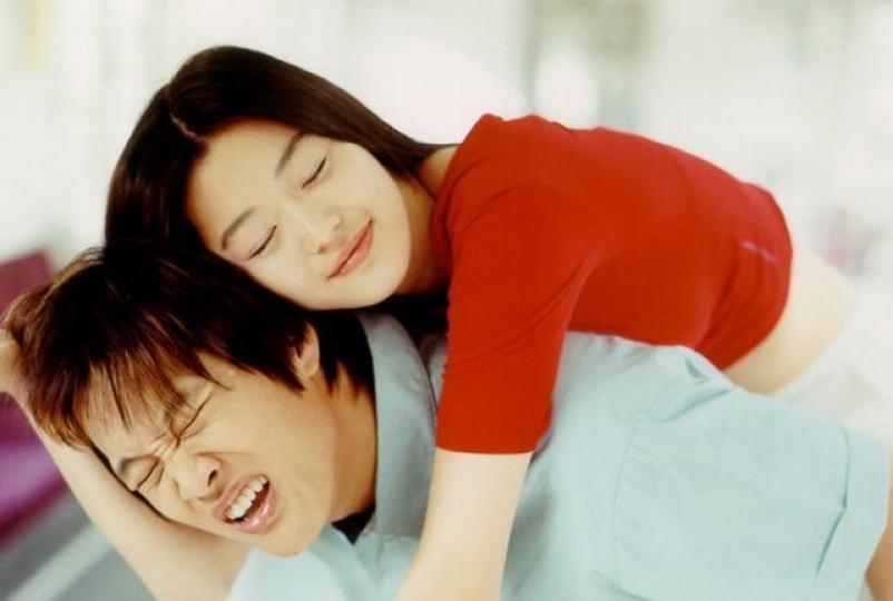 今日嘅宏觀環境,是中美這對怨偶會不斷打打鬧鬧,但又唔死得人。電影《我的野蠻女友》劇照。 今日嘅宏觀環境,是中美這對怨偶會不斷打打鬧鬧,但又唔死得人。電影《我的野蠻女友》劇照。
