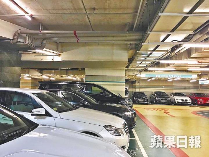 中環中心停車場車位渴市,經常爆滿。 中環中心停車場車位渴市,經常爆滿。