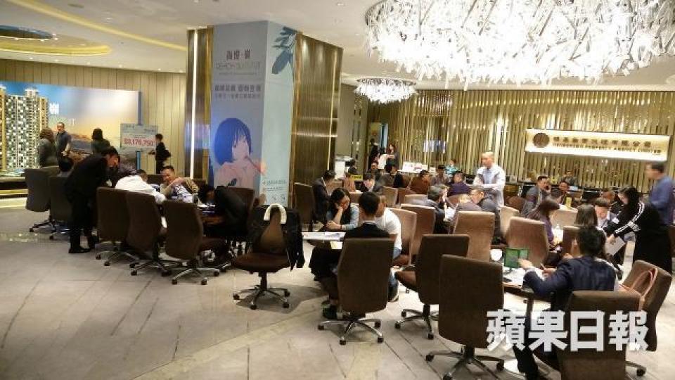 恒地元朗尚悅.嶺今發售152伙,收票約460張,超額認購兩倍。 恒地元朗尚悅.嶺今發售152伙,收票約460張,超額認購兩倍。