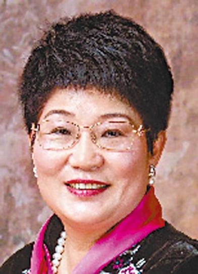AIA區域總監布曉勤秦先生夫婦從廣州追討至香港,質疑友邦保險經紀涉及不當銷售。作為亞洲最大的上市人壽保險集團,AIA業務覆蓋亞太區內18個市場。去年AIA年報顯示,中國稅後營運溢利增加39%,超越其他地區。國際專業保險諮詢協會會長羅少雄指,若投保人隱瞞病歷,一般情況下是無法取回本金,更可能因欺詐保險公司,而須負刑事責任。 AIA區域總監布曉勤秦先生夫婦從廣州追討至香港,質疑友邦保險經紀涉及不當銷售。作為亞洲最大的上市人壽保險集團,AIA業務覆蓋亞太區內18個市場。去年AIA年報顯示,中國稅後營運溢利增加39%,超越其他地區。國際專業保險諮詢協會會長羅少雄指,若投保人隱瞞病歷,一般情況下是無法取回本金,更可能因欺詐保險公司,而須負刑事責任。