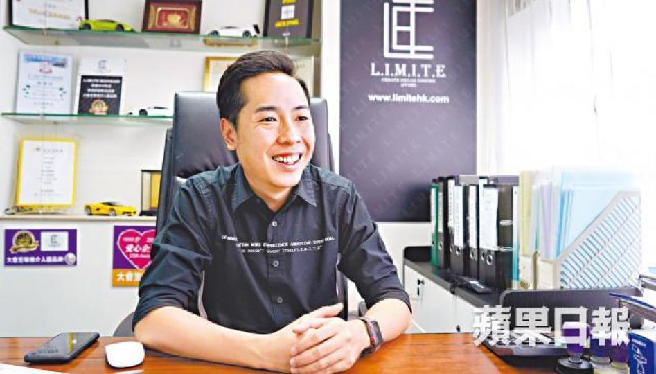 陸嘉榮開設副線L.I.M.I.T.E,帶挈工廠有轉機之餘,也可追尋心中的時裝夢。張飆攝 陸嘉榮開設副線L.I.M.I.T.E,帶挈工廠有轉機之餘,也可追尋心中的時裝夢。張飆攝