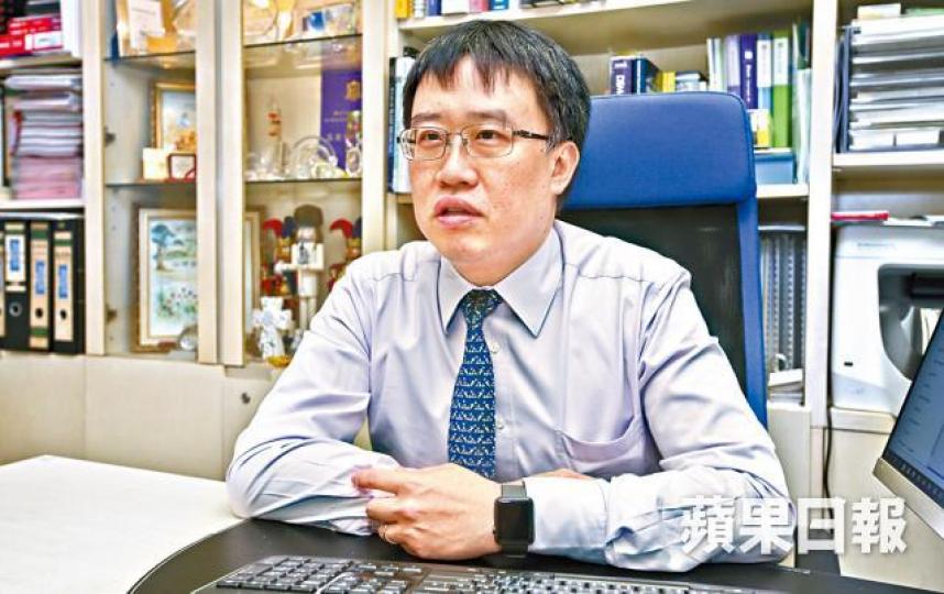 方日旭醫生表示,褪黑激素由大腦松果體分泌,用作調整生理時鐘。李潤芳攝 方日旭醫生表示,褪黑激素由大腦松果體分泌,用作調整生理時鐘。李潤芳攝