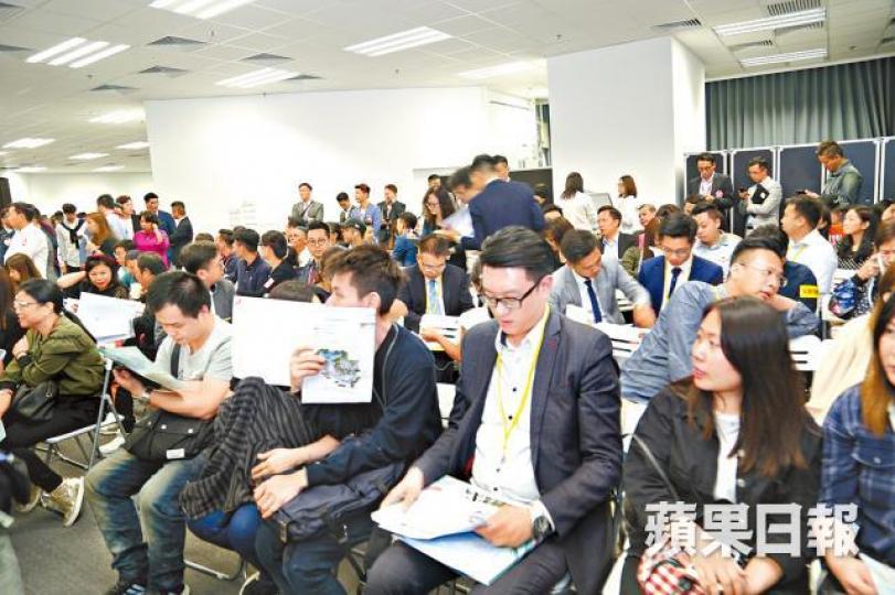 尚悅.嶺昨首日開售,最終約90組客到場揀樓。鄒潔珊攝 尚悅.嶺昨首日開售,最終約90組客到場揀樓。鄒潔珊攝
