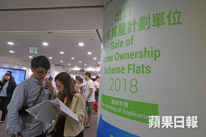 單是新居屋,已有26萬個剛性需求,其中只要1%抽籤者回流二手市場,已足以消化市場上所有減價盤。 資料圖片 單是新居屋,已有26萬個剛性需求,其中只要1%抽籤者回流二手市場,已足以消化市場上所有減價盤。 資料圖片