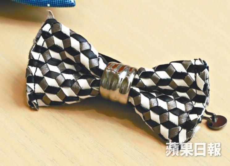 陸庭龍目前煲呔庫存約30個,平均價格介乎600、700元。 陸庭龍目前煲呔庫存約30個,平均價格介乎600、700元。
