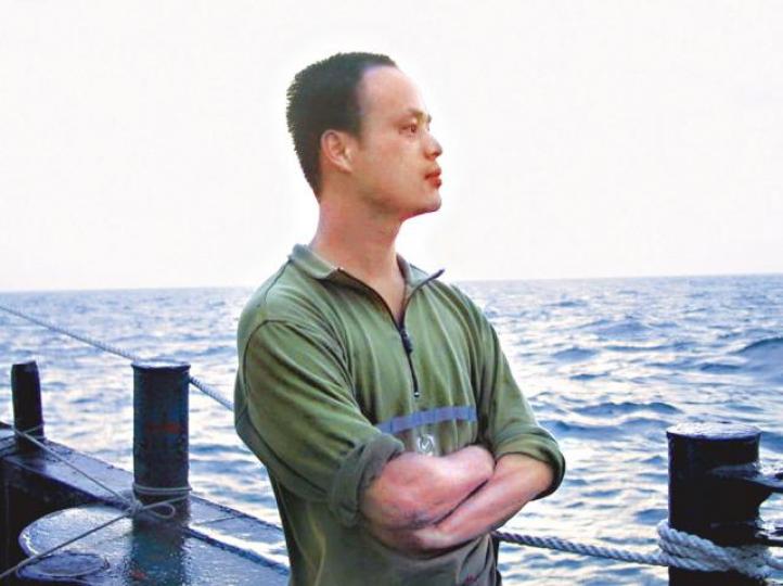 殷敏鴻2004年曾登上釣魚島。 殷敏鴻2004年曾登上釣魚島。