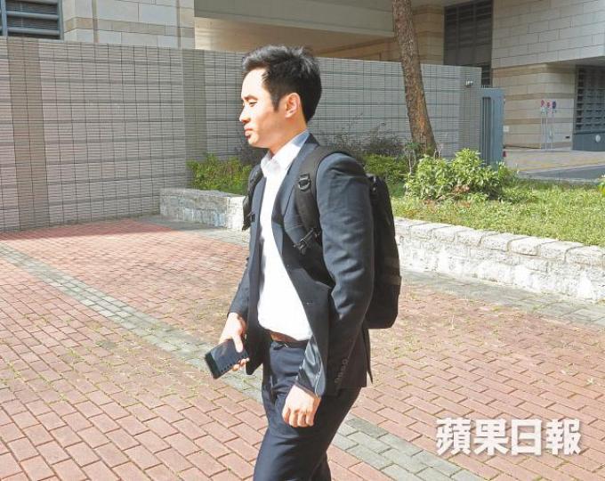 被告徐恩健因交收含尼古丁成份的液體產品被判罰款。衞生署去年進行放蛇行動,事後發佈照片,展示涉案10樽霧化煙液體產品。 被告徐恩健因交收含尼古丁成份的液體產品被判罰款。衞生署去年進行放蛇行動,事後發佈照片,展示涉案10樽霧化煙液體產品。