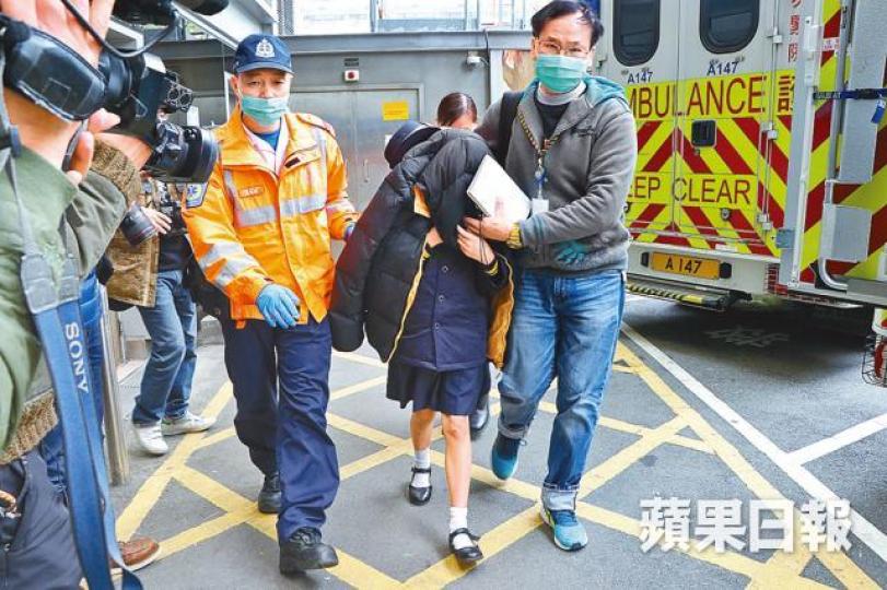 被虐女童今年初在低溫下穿單薄衣衫回校,校方報警將女童送院。 被虐女童今年初在低溫下穿單薄衣衫回校,校方報警將女童送院。