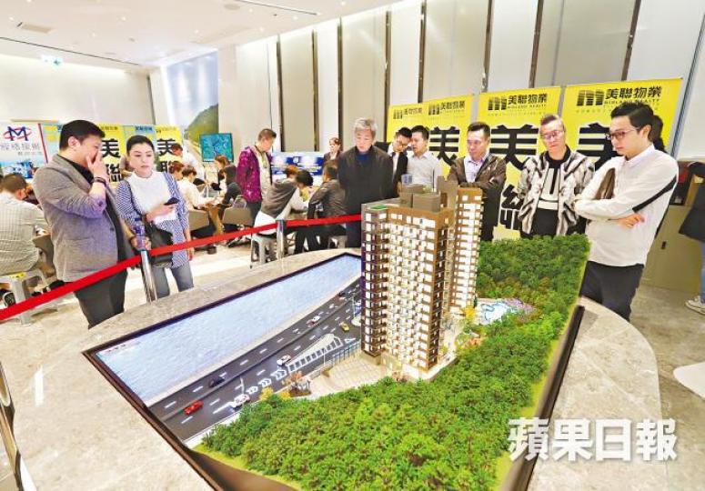 逸璟.龍灣售樓處昨人流冷清,市傳收票約140張。譚德潤攝 逸璟.龍灣售樓處昨人流冷清,市傳收票約140張。譚德潤攝