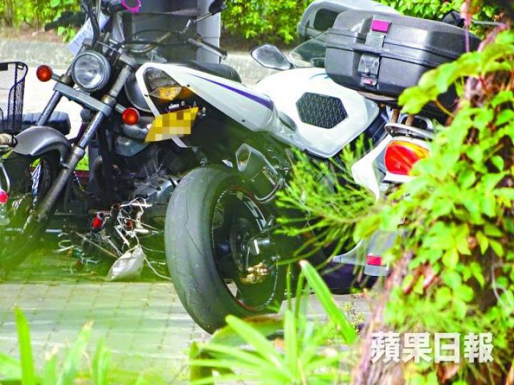 涉事電單車事後被扣留等候檢驗。 涉事電單車事後被扣留等候檢驗。