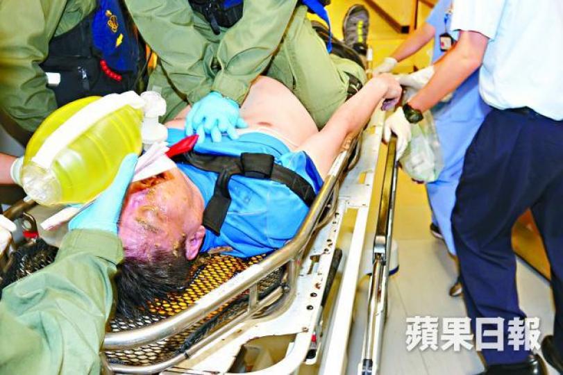 事主送院時一直由飛行隊醫生急救,惜終告不治。胡恩宏攝 事主送院時一直由飛行隊醫生急救,惜終告不治。胡恩宏攝