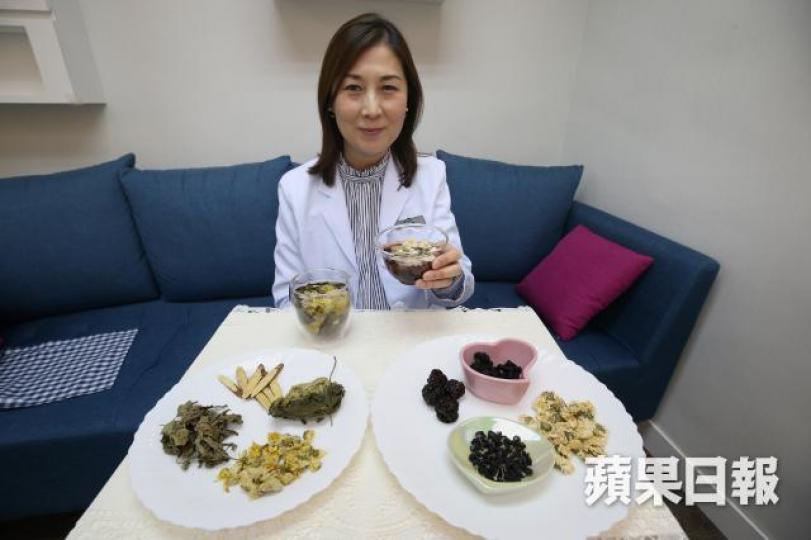 註冊中醫師劉秀華表示,深夜一至二時是肝臟調養生息的時候,故早睡十分重要。 註冊中醫師劉秀華表示,深夜一至二時是肝臟調養生息的時候,故早睡十分重要。