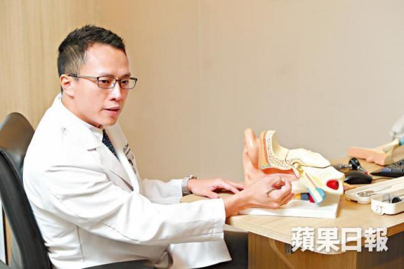 鍾耀基醫生指,異物入耳可深入耳膜前方,必須求醫才能將異物取出。夏家朗攝 鍾耀基醫生指,異物入耳可深入耳膜前方,必須求醫才能將異物取出。夏家朗攝