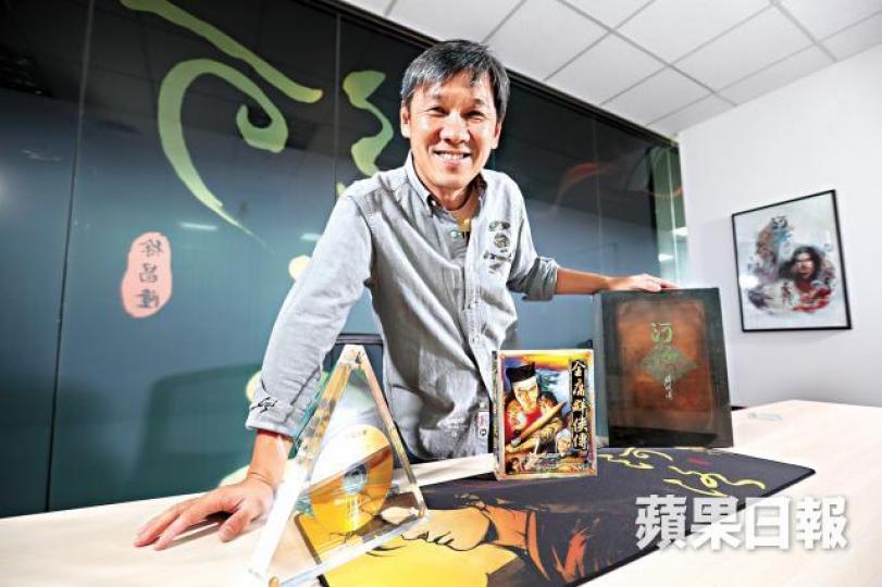 《金庸群俠傳》設計師徐昌隆遊戲以玩家「小蝦米」為中心,誤墮時空遇上金庸筆下角色,須找回失散各地的小說。《網絡版金庸群俠傳》中重現小龍女在絕情谷留字場面。王俊博 《金庸群俠傳》設計師徐昌隆遊戲以玩家「小蝦米」為中心,誤墮時空遇上金庸筆下角色,須找回失散各地的小說。《網絡版金庸群俠傳》中重現小龍女在絕情谷留字場面。王俊博