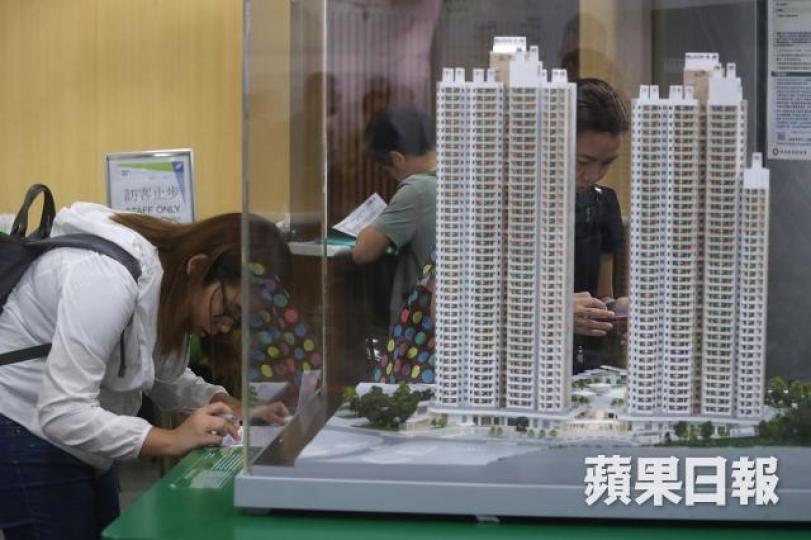 抽居屋凍結了26萬個購買力,本月底解凍時,這些購買力有機會重新進入市場。 資料圖片 抽居屋凍結了26萬個購買力,本月底解凍時,這些購買力有機會重新進入市場。 資料圖片