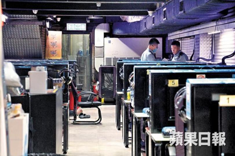 一名以網吧為家的男子,昨被發現倒斃網吧內。劉永明攝 一名以網吧為家的男子,昨被發現倒斃網吧內。劉永明攝