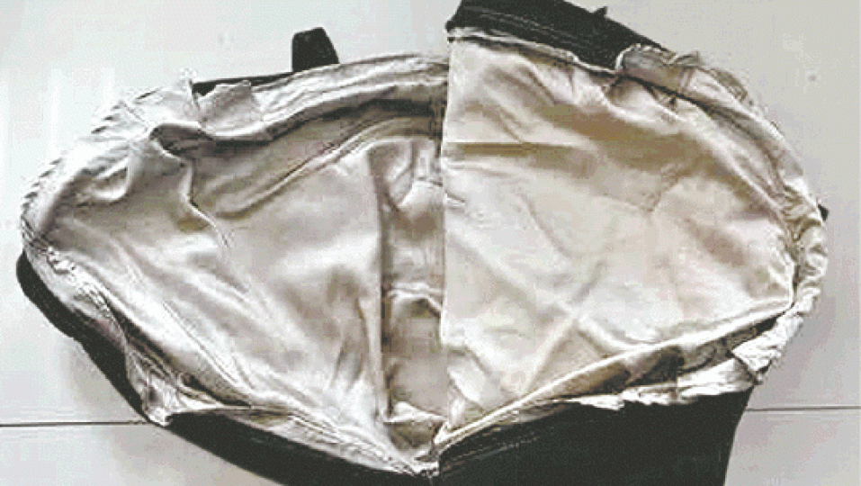 鴛鴦大盜用特製手袋行竊。UNIQLO在中國設600多家門市。 鴛鴦大盜用特製手袋行竊。UNIQLO在中國設600多家門市。