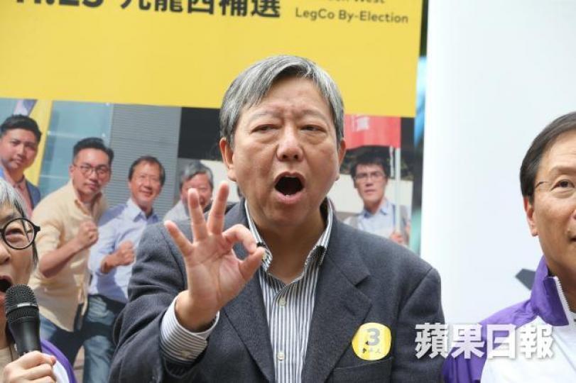 李卓人在補選論壇面對馮檢基、代表建制派陳凱欣圍攻,仍能左右開弓還擊。 李卓人在補選論壇面對馮檢基、代表建制派陳凱欣圍攻,仍能左右開弓還擊。