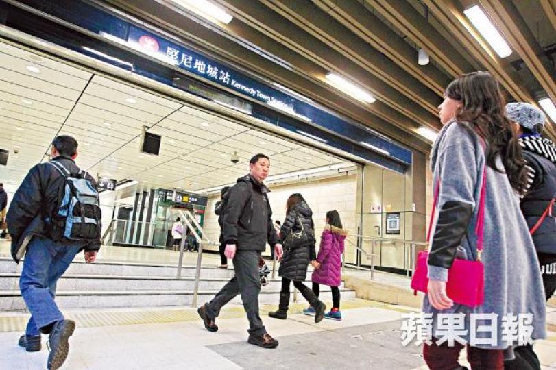 西港島綫通車後,未為西環帶來龐大人流。 西港島綫通車後,未為西環帶來龐大人流。