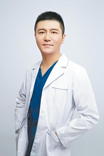 李亮在內地醫療界甚活躍,並擁有多間公司,身家豐厚。互聯網 李亮在內地醫療界甚活躍,並擁有多間公司,身家豐厚。互聯網