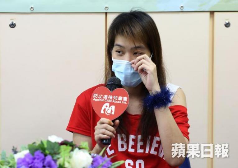 單親媽媽阿儀因六歲兒子患有俗稱「小胖威利症」的罕見病而承受極大壓力,她感激義工幫助改善情緒問題。張柏基攝 單親媽媽阿儀因六歲兒子患有俗稱「小胖威利症」的罕見病而承受極大壓力,她感激義工幫助改善情緒問題。張柏基攝
