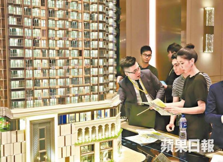 石禮謙認為樓市辣招只有利政府賣地,及地產商推新樓。資料圖片 石禮謙認為樓市辣招只有利政府賣地,及地產商推新樓。資料圖片