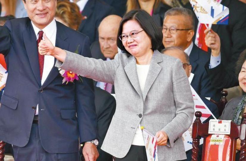 蔡英文上台以來四面出擊進行改革，但成效不佳，拖累民進黨選情。 台灣《蘋果日報》