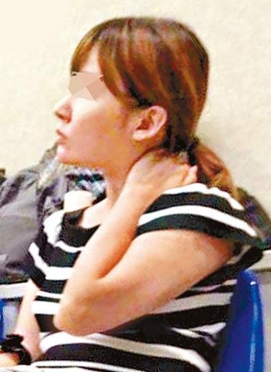 網上昨流傳混入李卓人助選義工團的《大公報》女記者照片。互聯網劉小麗指《大公報》近期刊登多篇失實文章，內容主要是挑撥小麗民主教室和工黨。劉小麗曾勸涉事女記者勿出賣香港；李卓人則指明白前線記者有壓力。資料圖片