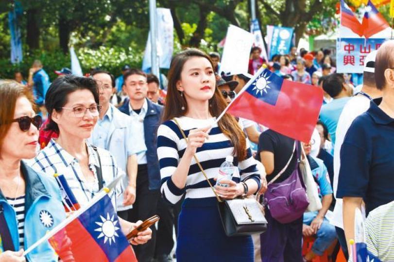 年輕選民的投票取向認同快，但是轉換也快。