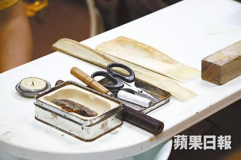 製作胎毛筆的工具。 製作胎毛筆的工具。