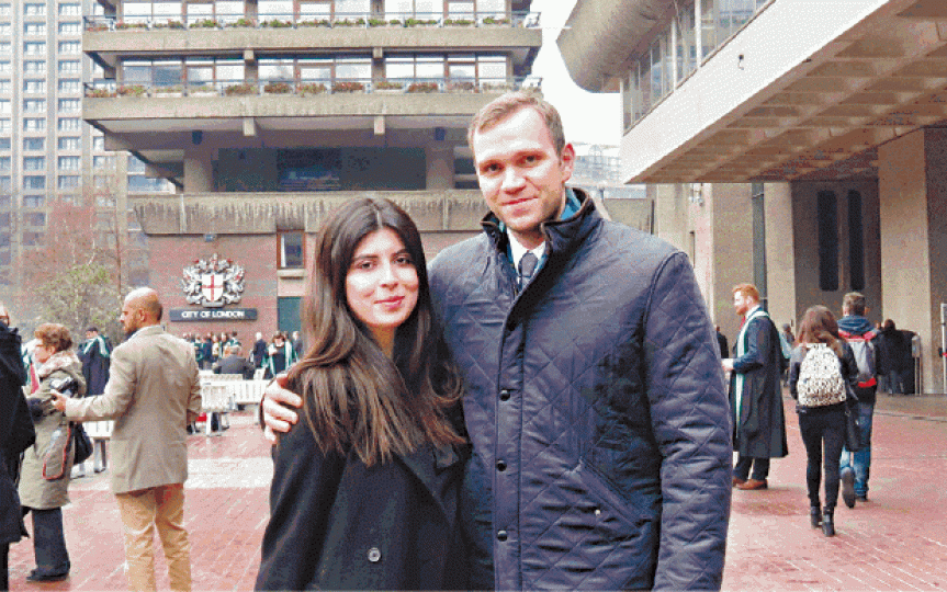 英國人赫奇斯將可跟妻子團聚。 英國人赫奇斯將可跟妻子團聚。