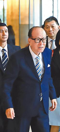 香港首富李嘉誠未能入中共改革開放40年功臣榜。 香港首富李嘉誠未能入中共改革開放40年功臣榜。