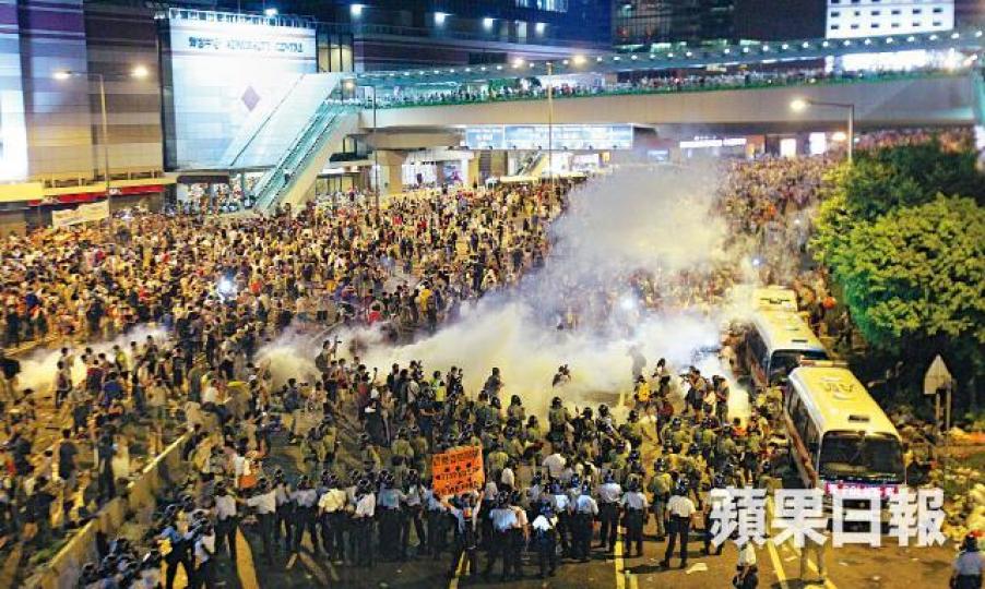 2014年9月28日警方向示威者施放87枚催淚彈。黃基偉 2014年9月28日警方向示威者施放87枚催淚彈。黃基偉