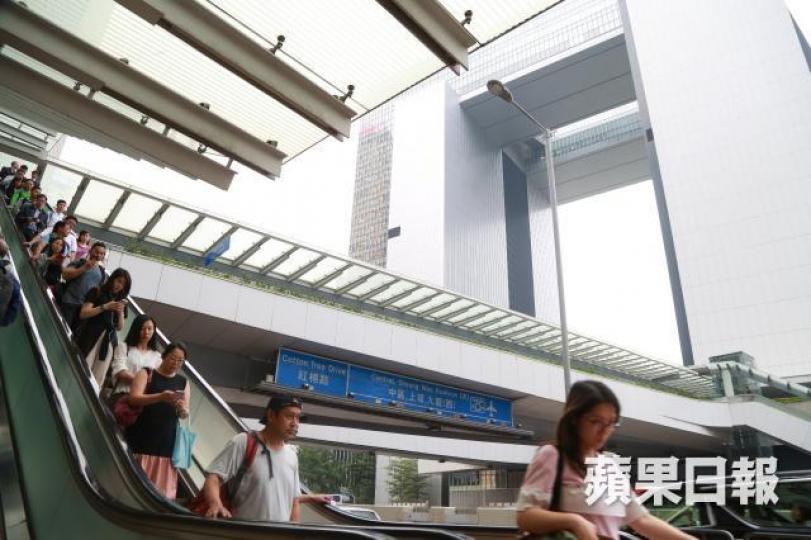 政府規定中層公務員達總薪級表第34點，需於6年內參加國家事務研習課程。資料圖片