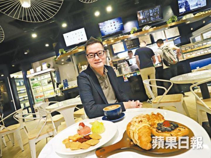 黃光輝指自己就好似法包,同事好似加喺上面嘅配飾,令公司變得更好。 黃光輝指自己就好似法包,同事好似加喺上面嘅配飾,令公司變得更好。