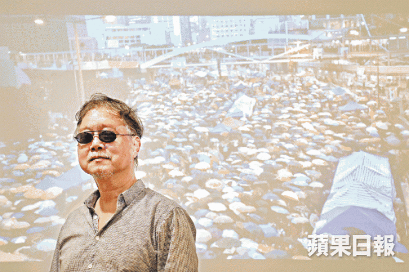 陳耀成新作《我們有雨靴》紀錄以佔中三子為主的傘運參與者,面臨審訊的處境和思路,是四年前紀錄雨傘運動的《撐傘》續集。《我們有雨靴》日前在港舉行試片,觀眾包括政論家李怡(左二)和程翔。陳耀成日前曾親到西九龍法院佔中九子上庭的現場。 陳耀成新作《我們有雨靴》紀錄以佔中三子為主的傘運參與者,面臨審訊的處境和思路,是四年前紀錄雨傘運動的《撐傘》續集。《我們有雨靴》日前在港舉行試片,觀眾包括政論家李怡(左二)和程翔。陳耀成日前曾親到西九龍法院佔中九子上庭的現場。
